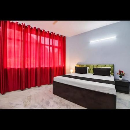 Hotel Day Night Inn Нью-Дели Экстерьер фото